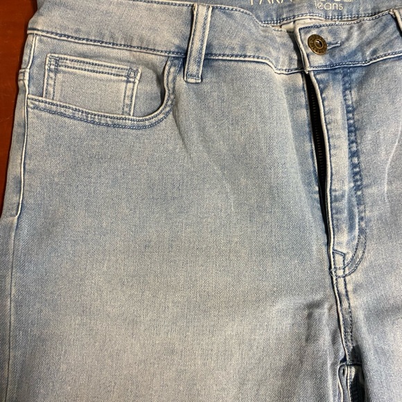 Woman’s Size 14 Mid Rise Classic Fit with Tummy Control Jean Shorts-NWT - Picture 2 of 6